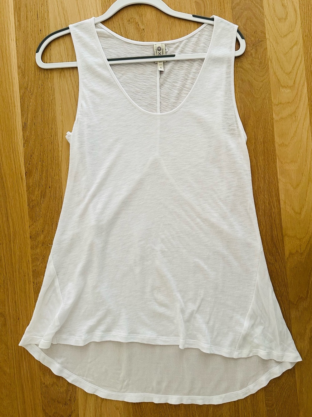 XCVI White Flowy Sleeveless High-Low Tank. Small